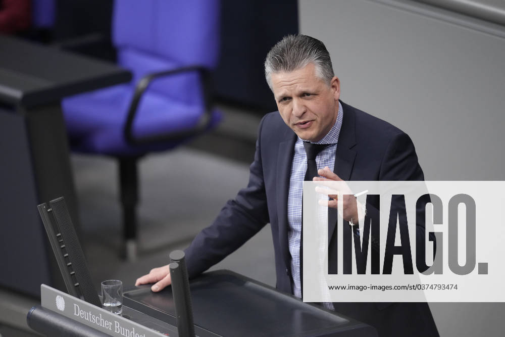 Deutscher Bundestag, 145. Plenarsitzung Thorsten Frei (CDU) sehr energisch mit kraftvoller Geste im Portrait bei seiner Rede zum Nachtragshaushalt 2023 bei der 145. Sitzung des Deutschen Bundestag in Berlin, 15.12.2023 Berlin Berlin Deutschland