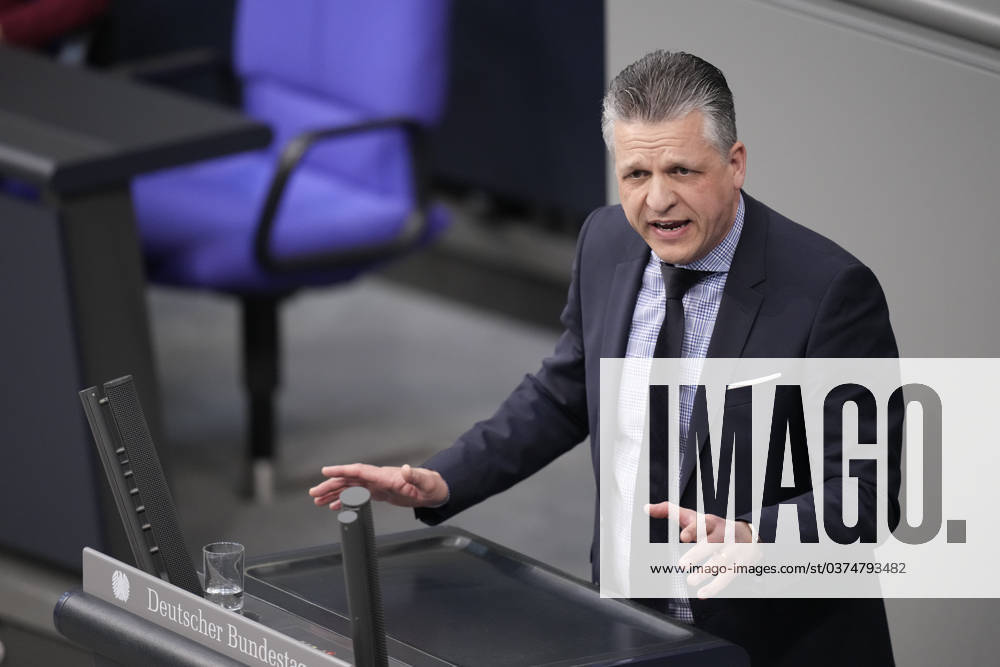 Deutscher Bundestag, 145. Plenarsitzung Thorsten Frei (CDU) sehr energisch mit kraftvoller Geste im Portrait bei seiner Rede zum Nachtragshaushalt 2023 bei der 145. Sitzung des Deutschen Bundestag in Berlin, 15.12.2023 Berlin Berlin Deutschland