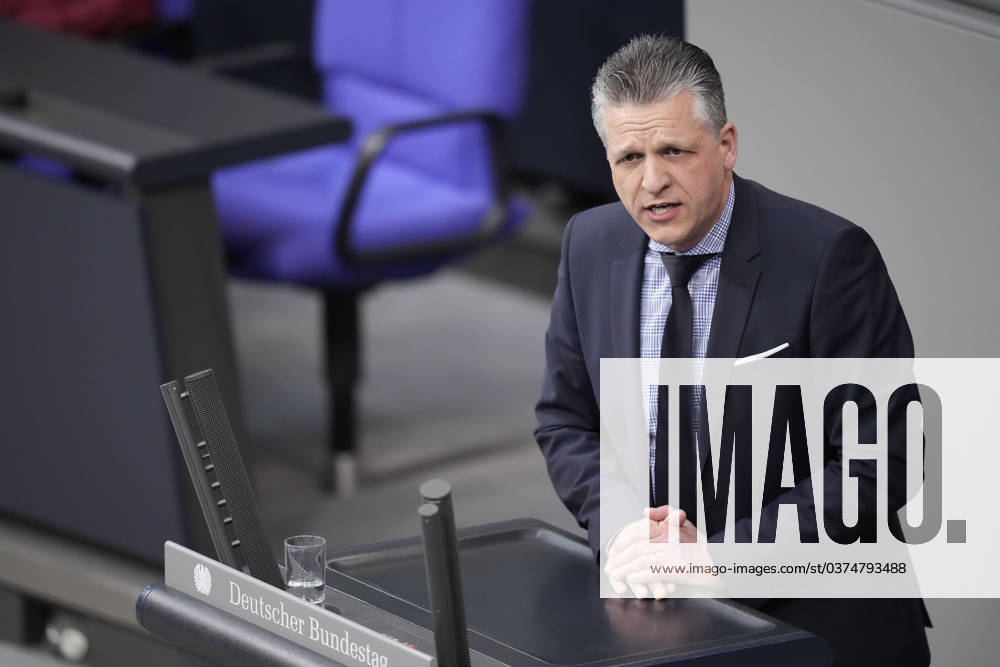 Deutscher Bundestag, 145. Plenarsitzung Thorsten Frei (CDU) sehr energisch mit kraftvoller Geste im Portrait bei seiner Rede zum Nachtragshaushalt 2023 bei der 145. Sitzung des Deutschen Bundestag in Berlin, 15.12.2023 Berlin Berlin Deutschland