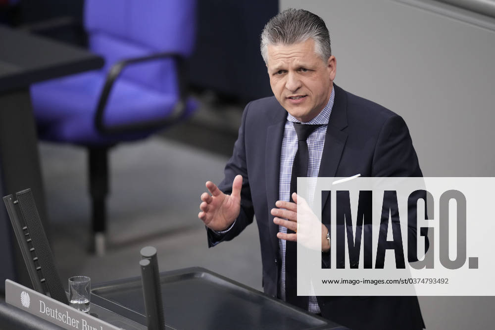Deutscher Bundestag, 145. Plenarsitzung Thorsten Frei (CDU) sehr energisch mit kraftvoller Geste im Portrait bei seiner Rede zum Nachtragshaushalt 2023 bei der 145. Sitzung des Deutschen Bundestag in Berlin, 15.12.2023 Berlin Berlin Deutschland