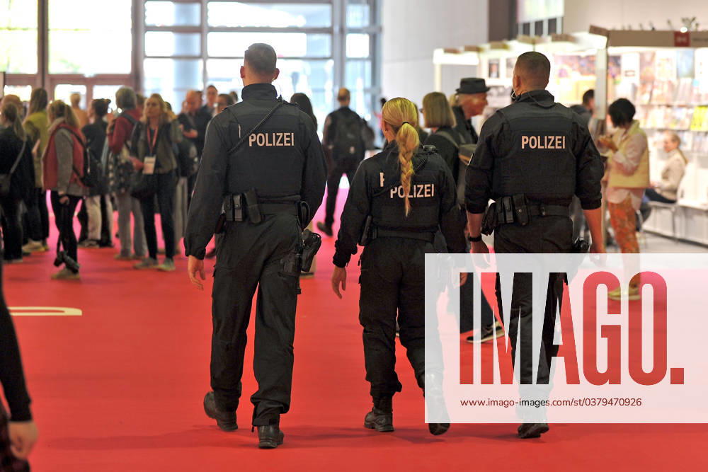 Frankfurter Buchmesse 2023. Polizeipräsenz am 18.10.2023 auf der Frankfurter Buchmesse. 20231018MWI105137
