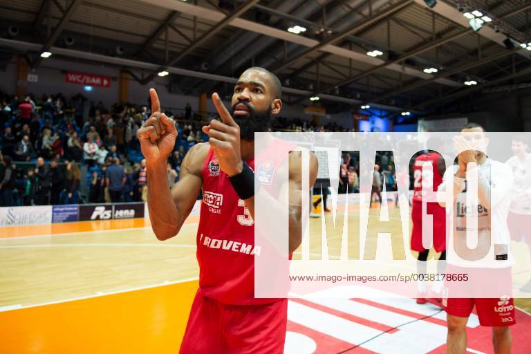 Easycredit Basketball Bundesliga Spieltag 15 am 5.1.2019 Saison 2018 2019 Science City Jena vs Giessen 46ers Brandon Thomas (Giessen) glücklich nach dem Sieg in Jena Sparkassen Arena Jena