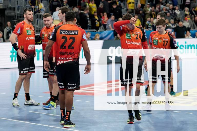 Spieler der Rhein-Neckar-Löwen, enttäuscht über die Niederlage, Enttäuschung nach dem Schlusspfiff, Highlight, Verlierer, verloren, Frustration, disappointed, pessimistisch, Handball, Champions League, Rhein-Neckar Löwen - RK Vardar Skopje,