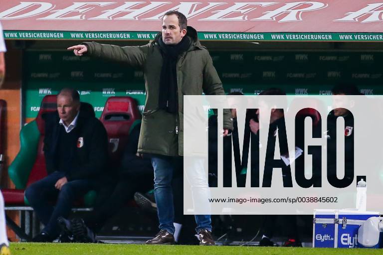 Trainer Manuel Baum (FC Augsburg) gestikuliert DFL regulations prohibit any use of photographs as image sequences and or quasi-video. GER, Fussball, 1. Bundesliga, FC Augsburg - FC Bayern Muenchen, 15.02.2019 Augsburg