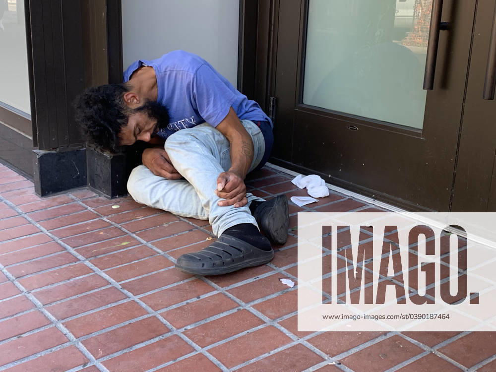 A homeless man sleeps in a doorway in San Francisco, California on Thursday, September 28, 2023. Ramos was once homeless herself, with her two kids and her husband. The city of San Francisco has come under a lot of attack for how it is handling the homeless, drug and retail fallout in Downtown San Francisco. San Francisco USA - ZUMAm117 20230928_zaf_m117_035