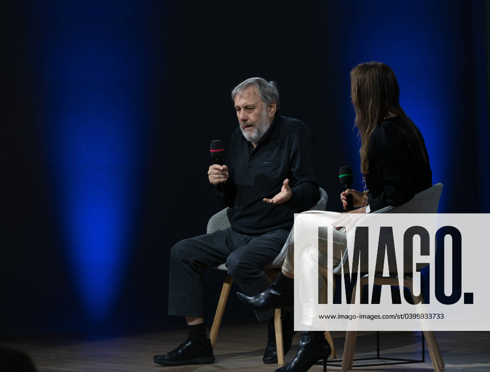 FRANKFURT AM MAIN, Germany - October 18 2023: Slavoj Žižek auf der 75. Frankfurter Buchmesse FRANKFURT AM MAIN, Germany - October 18 2023: Slavoj Žižek (*1949, ) auf der Bühne auf der 75. Frankfurter Buchmesse