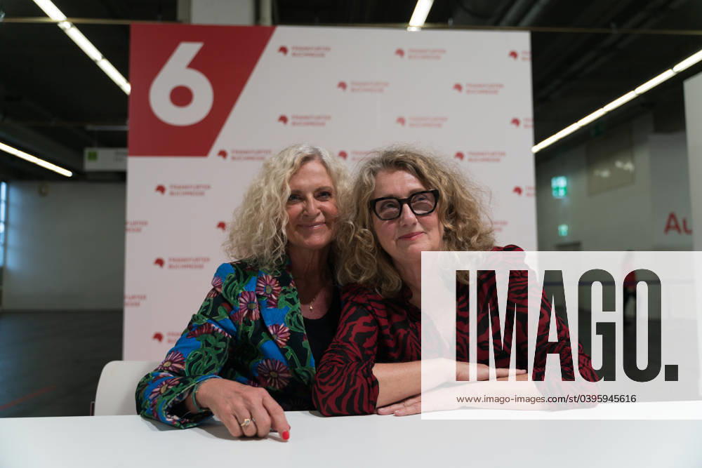 FRANKFURT AM MAIN, Germany - October 20 2023: Susanne Fröhlich und Constanze Kleis auf der 75. Frankfurter Buchmesse FRANKFURT AM MAIN, Germany - October 20 2023: Susanne Fröhlich und Constanze Kleis auf der 75. Frankfurter Buchmesse
