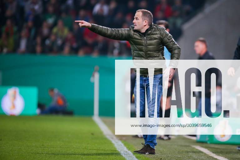 Trainer Manuel Baum (FC Augsburg) gestikuliert DFB regulations prohibit any use of photographs as image sequences and or quasi-video. GER, Fussball, DFB Pokal, FC Augsburg - RB Leipzig, 02.04.2019 Augsburg