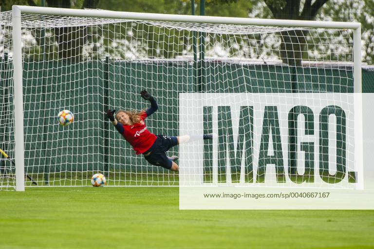 Goalkeeper Cecilie Haustaker Fiskerstrand of Norway during a training session on June 5, 2019 in Reims. Photo: Fredrik Varfjell BILDBYRAN kod FV 150252