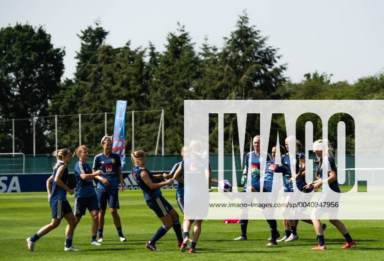 Players of Sweden during a training session on June 28, 2019 in Fougeres. Photo: Simon Hastegard Bildbyran Kod SH 180090 bbeng fotboll football fotball soccer dam women kvinner frankrike france vm vm 2019 verdensmesterskap världsmästerskap fifa women s world cup 2019 world cup attondelsfinal knockout stage sverige sweden träning