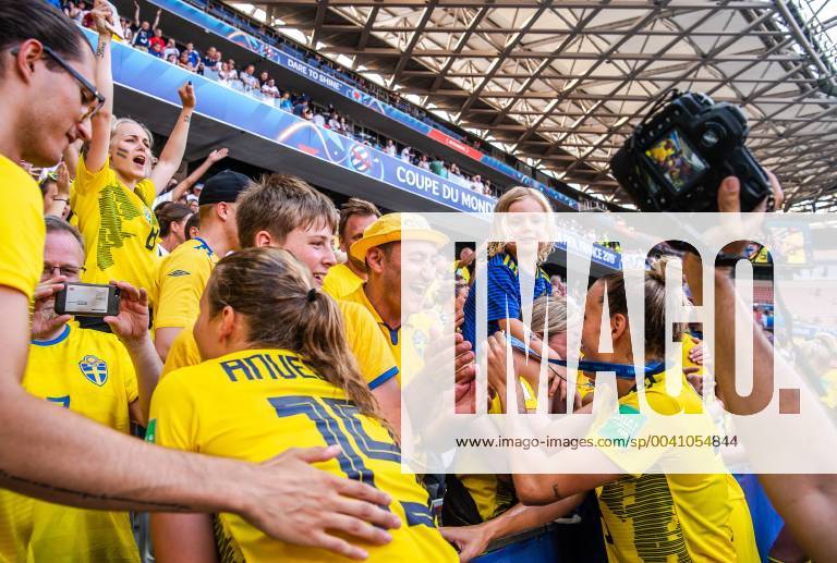 Nathalie Björn of Sweden celebrates after the FIFA Women s World Cup bronze medal game between England and Sweden on July 6, 2019 in Nice. Photo: Simon Hastegard Bildbyran Kod SH 180104 bbeng fotboll football fotball soccer dam women kvinner frankrike france vm vm 2019 verdensmesterskap världsmästerskap fifa women s world cup 2019 world cup bronsmatch Third Place Play Off england sweden sverige publik