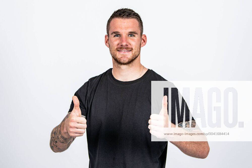 Fussball 2.Bundesliga, SV Darmstadt 98 Fotoshooting mit Marcel Schuhen, emonline,, v.l. Marcel Schuhen (SV Darmstadt 98) Darmstadt