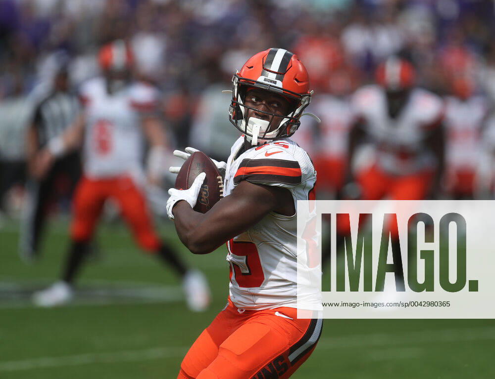 NFL, American Football Herren, USA 2019: Browns vs Ravens SEP 29, Cleveland Browns RB Dontrell Hilliard (25) turns to run as he catches a pass during a game against the Baltimore Ravens at M&T Bank Stadium in Baltimore, Maryland on September 29, 2019. Photo Mike Buscher Cal Media Sipa USA(Credit Image: © Mike Buscher Cal Sport Media Sipa USA CSM Sipa USA) NO ARCHIVING, , NO USE IN BOOKS WITHOUT CONSENT Baltimore MD United States