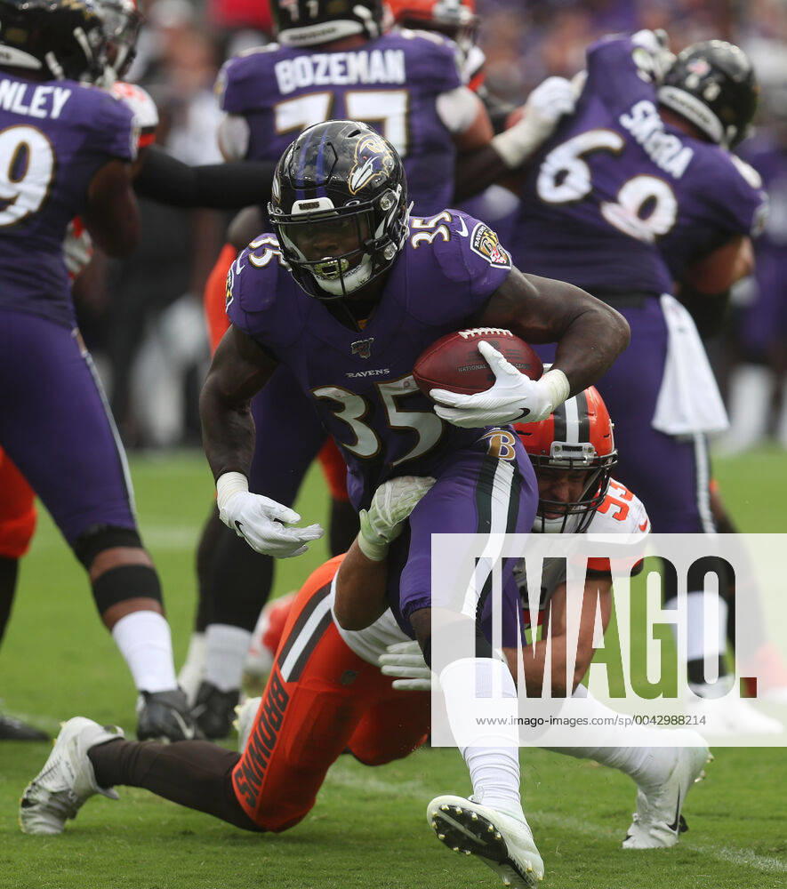 NFL, American Football Herren, USA 2019: Browns vs Ravens SEP 29, Baltimore Ravens RB Gus Edwards (35) in action during a game against the Cleveland Browns at M&T Bank Stadium in Baltimore, Maryland on September 29, 2019. Photo Mike Buscher Cal Media Sipa USA(Credit Image: © Mike Buscher Cal Sport Media Sipa USA CSM Sipa USA) NO ARCHIVING, , NO USE IN BOOKS WITHOUT CONSENT Baltimore MD United States