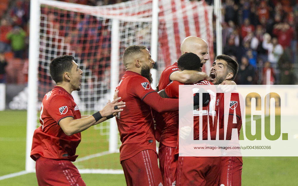 (191020) -- TORONTO, Oct. 20, 2019 -- Players of Toronto FC celebrate scoring during the first round match of the 2019 Major League Soccer MLS, Fussball Herren, USA Cup Playoffs between D.C. United and Toronto FC at BMO Field in Toronto, Canada, Oct. 19, 2019. (Photo by Xinhua) (SP)CANADA-TORONTO-SOCCER-MLS-PLAYOFFS-TORONTO FC VS D.C. UNITED ZouxZheng