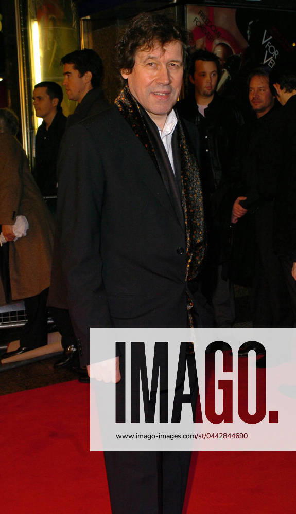 UK FILM PREMIERE OF V FOR VENDETTA STEPHEN REA ARRIVES FOR THE UK FILM PREMIERE OF V FOR VENDETTA SET IN THE FUTURE, WHEN A BRUTAL, FASCIST GOVERNMENT RULES THE UK, AT THE EMPIRE LEICESTER SQUARE, LONDON. 8 MARCH 2005. PICTURES CAN NGUYEN STEPHEN REA, Credit:Can Nguyen Avalon 0542412409