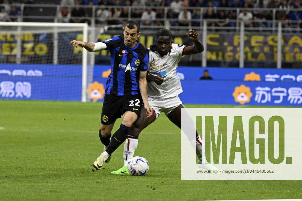 Foto IPP Paolo Bona Milano 14 04 2024 Campionato Serie A di Calcio stagione 2023 2024 partita Inter-Cagliari Nella foto Henrikh Mkhitaryan e Zito Luvumbo Italy Photo Press Worldwide Copyright