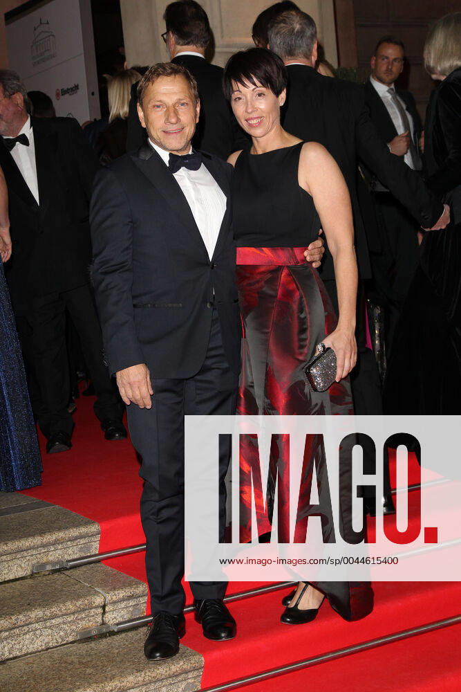Richy Mueller mit Ehefrau Christl Stumhofer Deutscher Sportpresseball 2019 an der alten Oper in Frankfurt am 09.11.2019