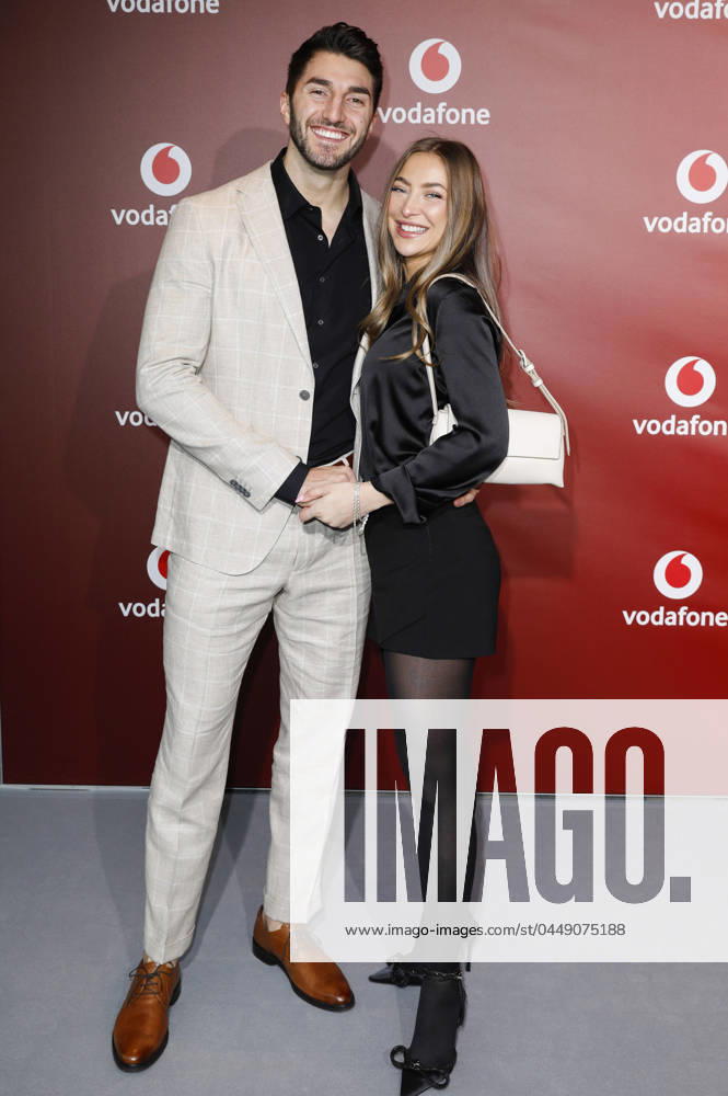 Dennis Gries und Katja Geretschuchin bei der Vodafone Night of Entertainment in Paradise Now. Düsseldorf