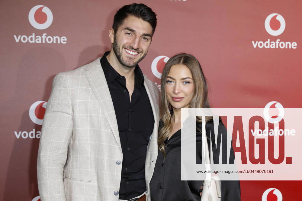 Dennis Gries und Katja Geretschuchin bei der Vodafone Night of Entertainment in Paradise Now. Düsseldorf