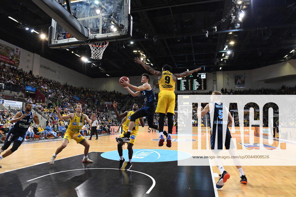 Jonas Mattisseck (ALBA Berlin) im Zweikampf mit Marcos Knight (MHP Riesen Ludwigsburg), MHP Riesen Ludwigsburg vs. Alba Berlin, easycredit Basketball-Bundesliga, 8. Spieltag, 17.11.2019 MHP Riesen Ludwigsburg vs. Alba Berlin, easycredit Basketball-Bundesliga, 8. Spieltag, 17.11.2019 Ludwigsburg