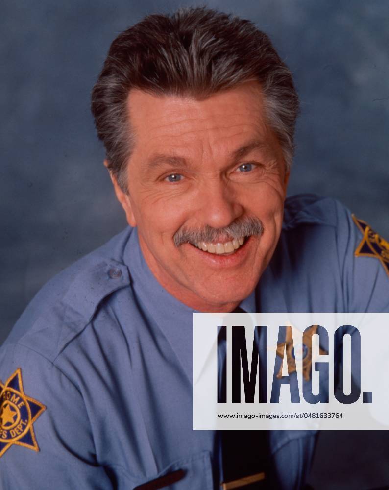 PICKET FENCES, Tom Skerritt, 1992-96. ? 20th Century Fox Film Courtesy: Everett CollectionTSDPIFE FE040 PUBLICATIONXNOTxINxCANxCHNxFRAxITAxJPNxNORxPOLxRUSxESPxUKxUSA