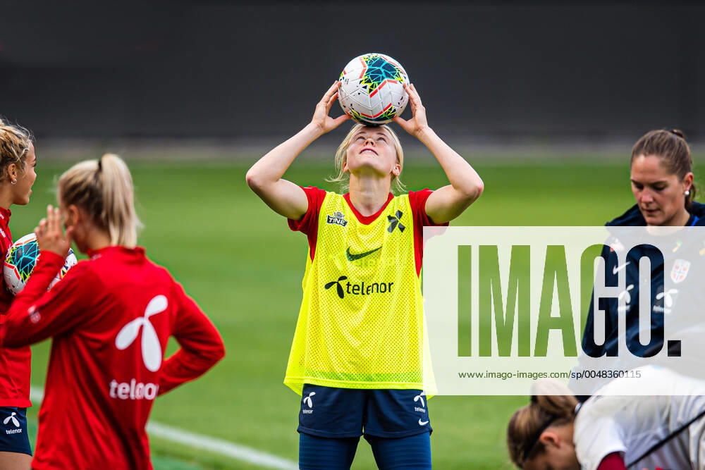 Julie Blakstad of the Norwegian women?s national football team during a training session on September 20, 2020 in Oslo. Photo: Marius Simensen BILDBYRAN Cop 238 bbeng dam em-kval em-kvalifisering kvinner em-kvalik football fotball fotboll norge norway soccer training trening träning UEFA EURO, EM, Europameisterschaft,Fussball Qualifier, EM, Europameisterschaft