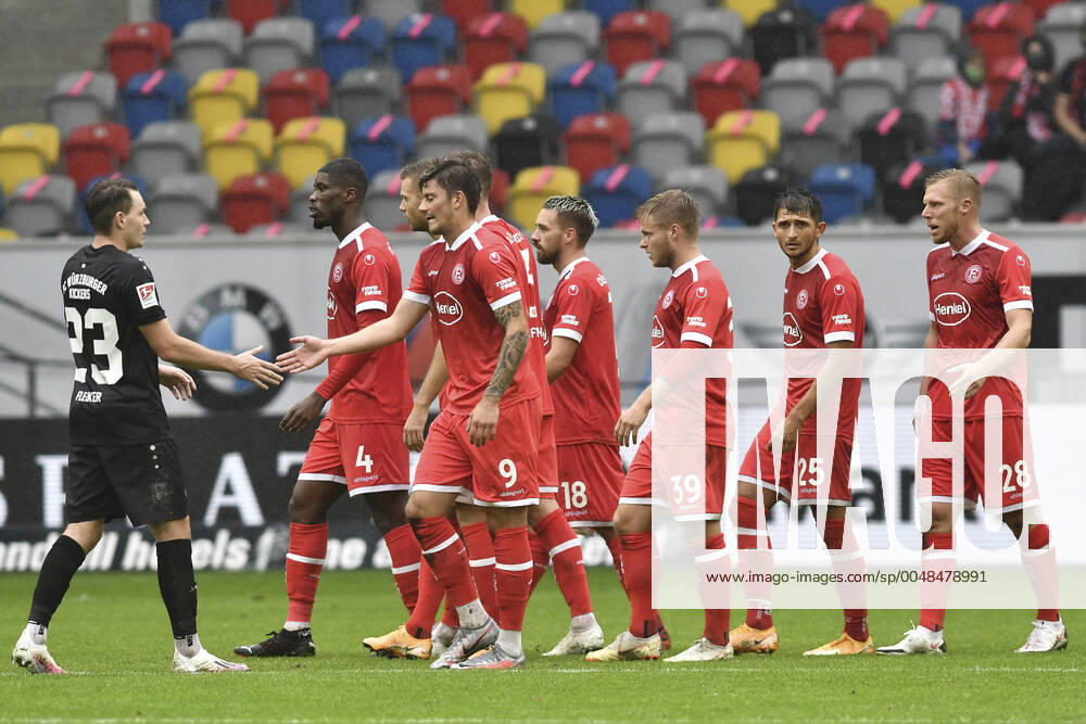 Schlussjubel Schlußjubel Emotion Freude der Mannschaft von Duesseldorf 26.09.2020 Fussball, 2. Bundesliga, Fortuna Duesseldorf vs. FC Wuerzburger Kickers, Merkur Spiel-Arena, Duesseldorf, DFB DFL REGULATIONS PROHIBIT ANY USE OF PHOTOGRAPHS AS IMAGE SEQUENCES AND OR QUASI-VIDEO