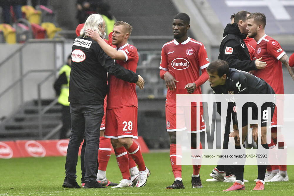 Schlussjubel Schlußjubel Emotion Freude der Mannschaft von Duesseldorf 26.09.2020 Fussball, 2. Bundesliga, Fortuna Duesseldorf vs. FC Wuerzburger Kickers, Merkur Spiel-Arena, Duesseldorf, DFB DFL REGULATIONS PROHIBIT ANY USE OF PHOTOGRAPHS AS IMAGE SEQUENCES AND OR QUASI-VIDEO