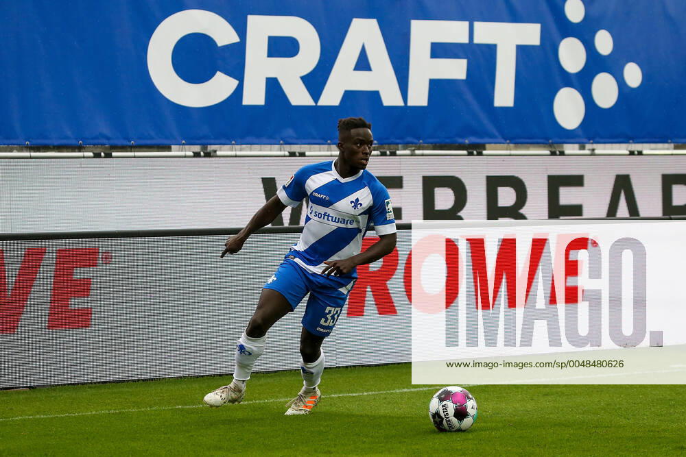 Fussball 2.Bundesliga SV Darmstadt 98 - SSV Jahn Regensburg emonline v.l., Braydon Manu (SV Darmstadt 98)