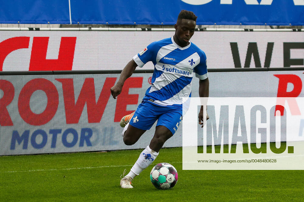 Fussball 2.Bundesliga SV Darmstadt 98 - SSV Jahn Regensburg emonline v.l., Braydon Manu (SV Darmstadt 98)
