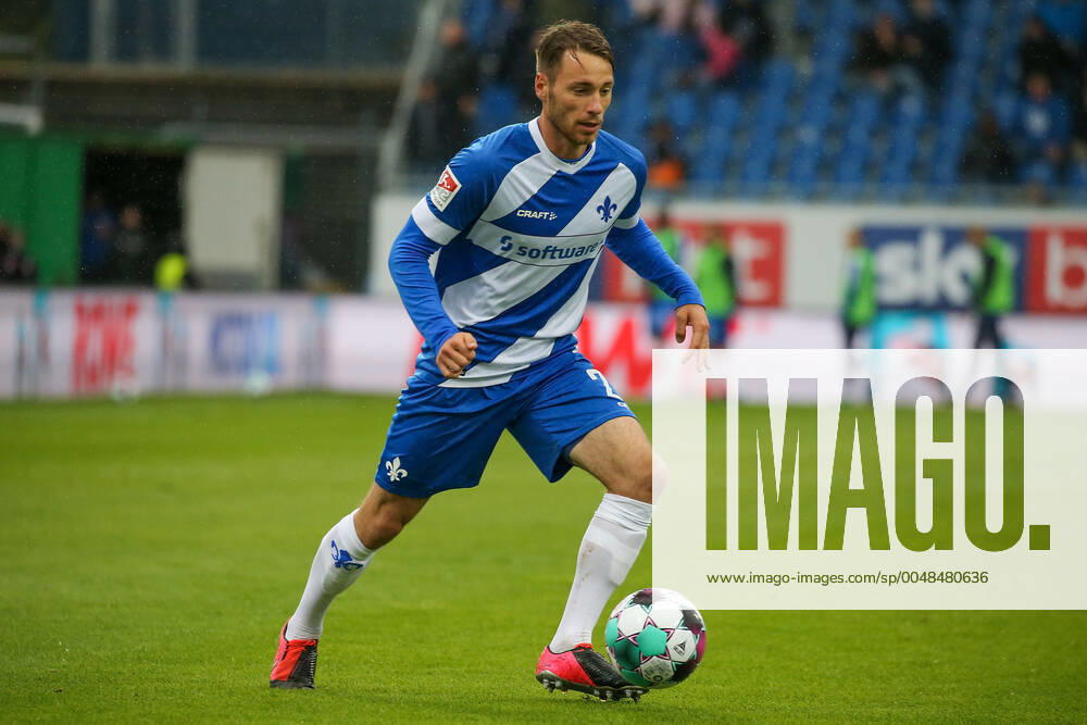 Fussball 2.Bundesliga SV Darmstadt 98 - SSV Jahn Regensburg emonline v.l., Matthias Bader (SV Darmstadt 98)