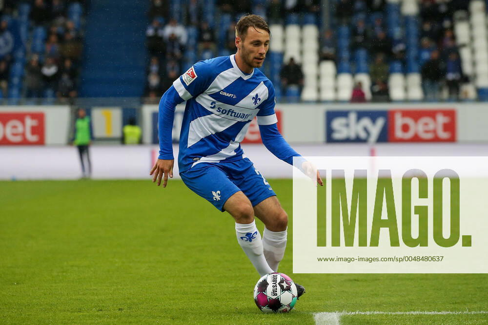 Fussball 2.Bundesliga SV Darmstadt 98 - SSV Jahn Regensburg emonline v.l., Matthias Bader (SV Darmstadt 98)