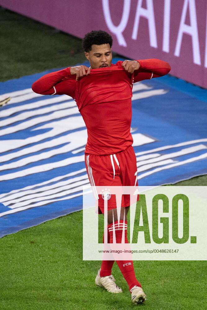 Serge Gnabry (FC Bayern Muenchen 07), aergert sich, GER, FC Bayern Muenchen vs. Hertha Berlin, Fussball, Bundesliga, 3. Spieltag, Saison 2020 2021, 04.10.2020, DFB DFL regulations prohibit any use of photographs as image sequences and or quasi-video., GER, FC Bayern Muenchen vs. Hertha Berlin, Fussball, Bundesliga, 3. Spieltag, Saison 2020 2021, 04.10.2020 Muenechen