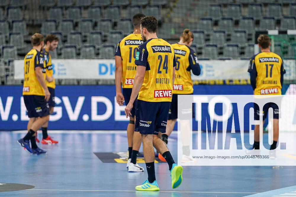 Spieler der Rhein-Neckar-Löwen enttäuscht über die Niederlage, Enttäuschung nach dem Schlusspfiff, Highlight, Verlierer, verloren, Frustration, disappointed, pessimistisch, 15.10.2020, Mannheim (Deutschland), Handball, Bundesliga, Rhein-Neckar Löwen - SC DHfK Leipzig