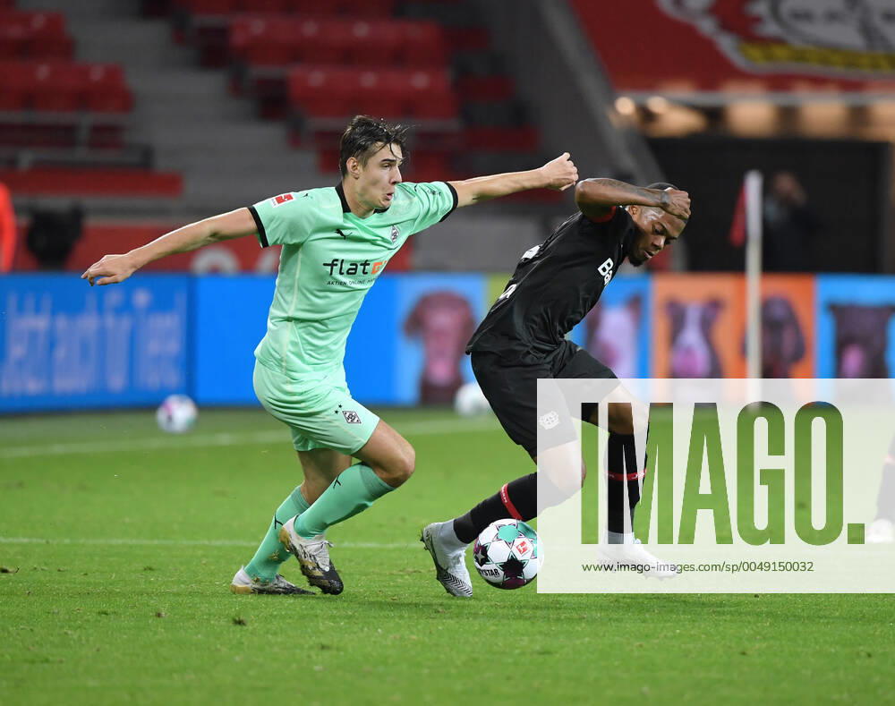 Florian Neuhaus (Borussia Moenchengladbach), Leon Bailey (Bayer Leverkusen), v.li. 08.11.2020, Fussball GER, Saison 2020 2021, 1. Bundesliga, 7. Spieltag, Bayer 04 Leverkusen - Borussia Mönchengladbach 4:3, , Foto: TEAM2sportphoto