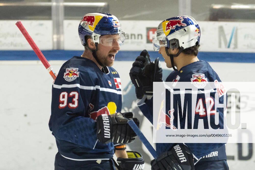 MAXIMILIAN KASTNER EHC Red Bull München, YASIN EHLIZ EHC Red Bull München jubeln, EHC Red Bull Muenchen vs. Duesseldorfer EG, Magenta Cup 1 2 Finale, Eisstadion Olympiapark Muenchen. 11.12.2020 Â