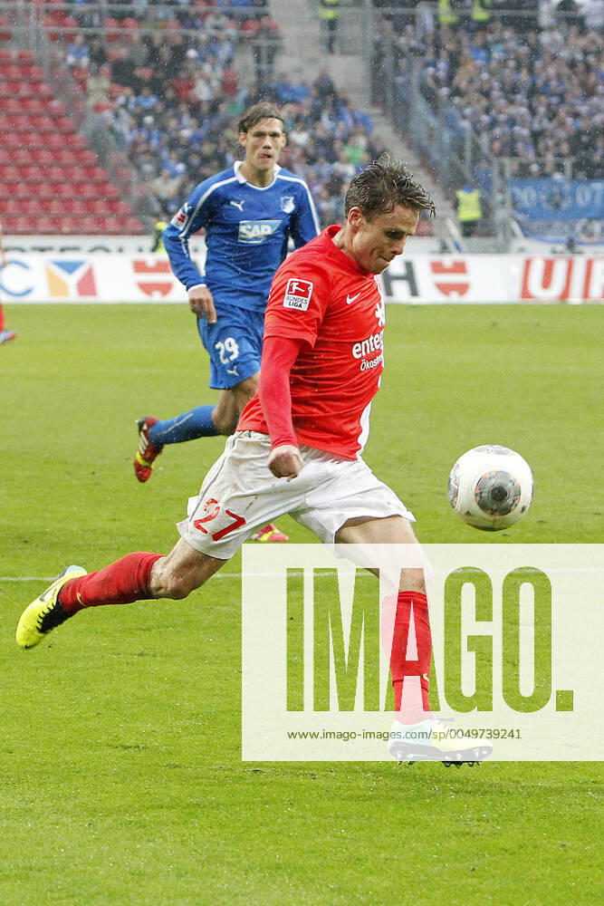 Mainz, Deutschland 05. Oktober 2013: 1. Bundesliga - 13 14 - 8. Spieltag - 1. FSV Mainz 05 vs. 1899 Hoffenheim. Nicolai Müller (Mainz), Torchance, hoch, hochformat 1. Bundesliga - 13 14 - 8. Spieltag - 1. FSV Mainz 05 vs. 1899 Hoffenheim.