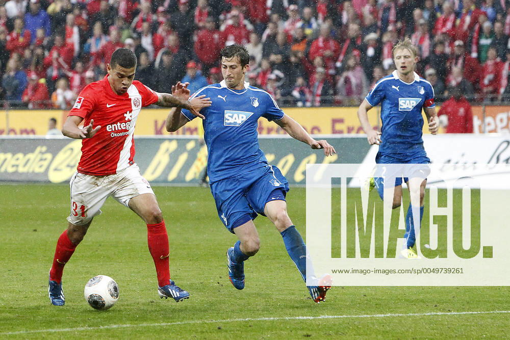 Mainz, Deutschland 05. Oktober 2013: 1. Bundesliga - 13 14 - 8. Spieltag - 1. FSV Mainz 05 vs. 1899 Hoffenheim. v.li. Shawn Parker (Mainz) im Zweikampf gegen David Abraham (Hoffenheim), quer, querformat 1. Bundesliga - 13 14 - 8. Spieltag - 1. FSV Mainz 05 vs. 1899 Hoffenheim.