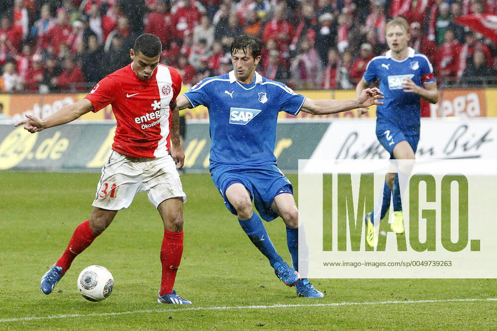 Mainz, Deutschland 05. Oktober 2013: 1. Bundesliga - 13 14 - 8. Spieltag - 1. FSV Mainz 05 vs. 1899 Hoffenheim. v.li. Shawn Parker (Mainz) im Zweikampf gegen David Abraham (Hoffenheim), quer, querformat 1. Bundesliga - 13 14 - 8. Spieltag - 1. FSV Mainz 05 vs. 1899 Hoffenheim.