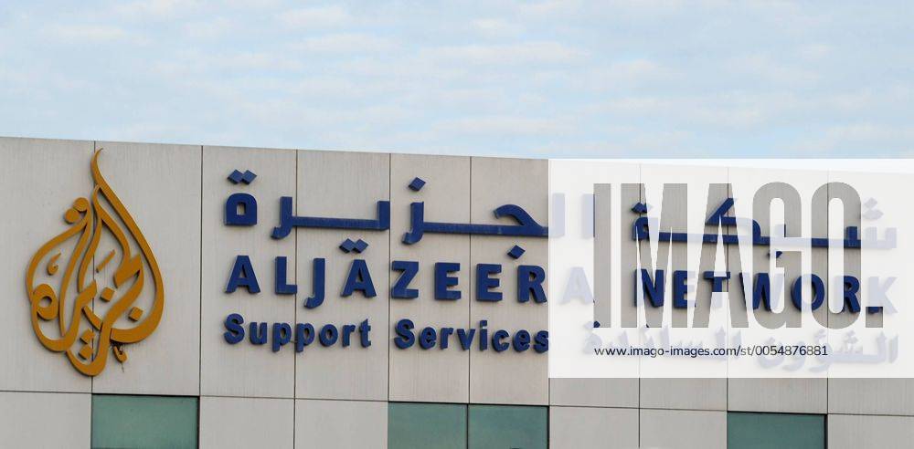 Das Emblem des Fernsehsenders Al Jazeera an einem neuen Gebäude von Al Jazeera Sport in Doha, Katar.