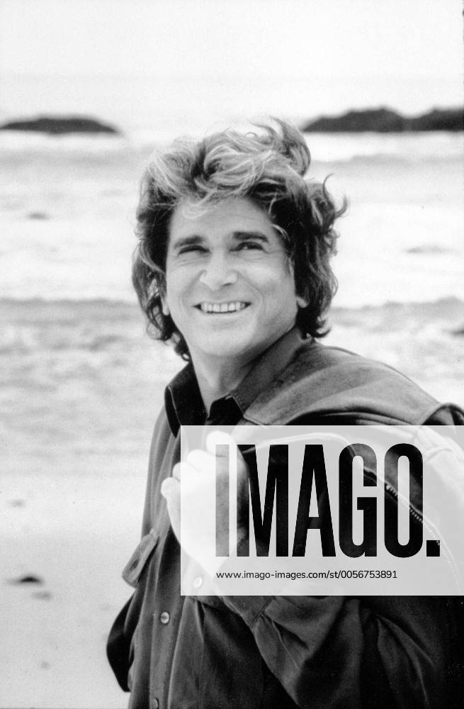 Michael Landon, 30. Todestag am 1. Juli Michael Landon (Schauspieler) 03 91 - USA Amerikaner amerikanischer US Schauspiel Serie Fernsehen TV Film Kino Szene Still Standfoto Szenenfoto american actor hoch halb draußen stehend lächelnd Meer sw
