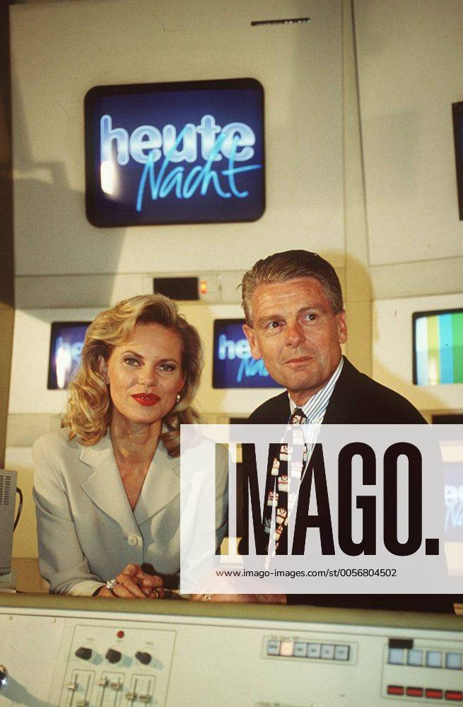 Nina Ruge und Klaus Bresser 08 94 am TV Fernsehen Journalismus Moderation hoch halb lächelnd stehend seriös Logo Studio Kulisse