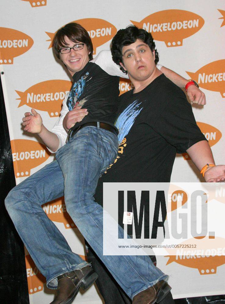 Apr. 3, 2004 - Hollywood, California, U.S. - K36466EG.NICKELODEON S 17TH ANNUAL KIDS CHOICE AWARDS PRESSROOM AT UCLA S PAULEY PAVILION, WEST WOOD, CALIFORNIA.04 03 2004 . E.G.I. 2004.DRAKE BELL AND JOSH PECK. Hollywood U.S. - ZUMAge2