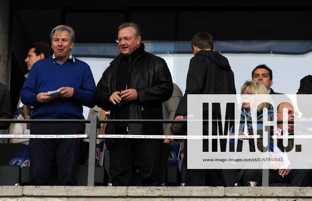 Fussball, Herren, Saison 2011 2012, 1. Bundesliga (34. Spieltag), Hertha BSC Berlin - TSG 1899 Hoffenheim, im Bild: v. l. Berlins Regierender Bürgermeister Klaus Wowereit (SPD) und Innensenator Frank Henkel (CDU) auf der Tribüne, 05.05. 2012,
