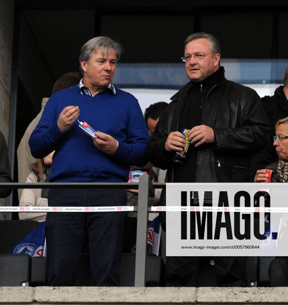 Fussball, Herren, Saison 2011 2012, 1. Bundesliga (34. Spieltag), Hertha BSC Berlin - TSG 1899 Hoffenheim, im Bild: v. l. Berlins Regierender Bürgermeister Klaus Wowereit (SPD) und Innensenator Frank Henkel (CDU) auf der Tribüne, 05.05. 2012,