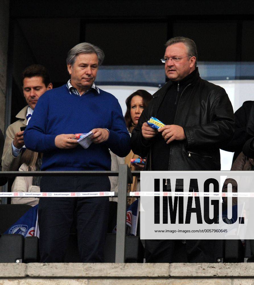 Fussball, Herren, Saison 2011 2012, 1. Bundesliga (34. Spieltag), Hertha BSC Berlin - TSG 1899 Hoffenheim, im Bild: v. l. Berlins Regierender Bürgermeister Klaus Wowereit (SPD) und Innensenator Frank Henkel (CDU) auf der Tribüne, 05.05. 2012,