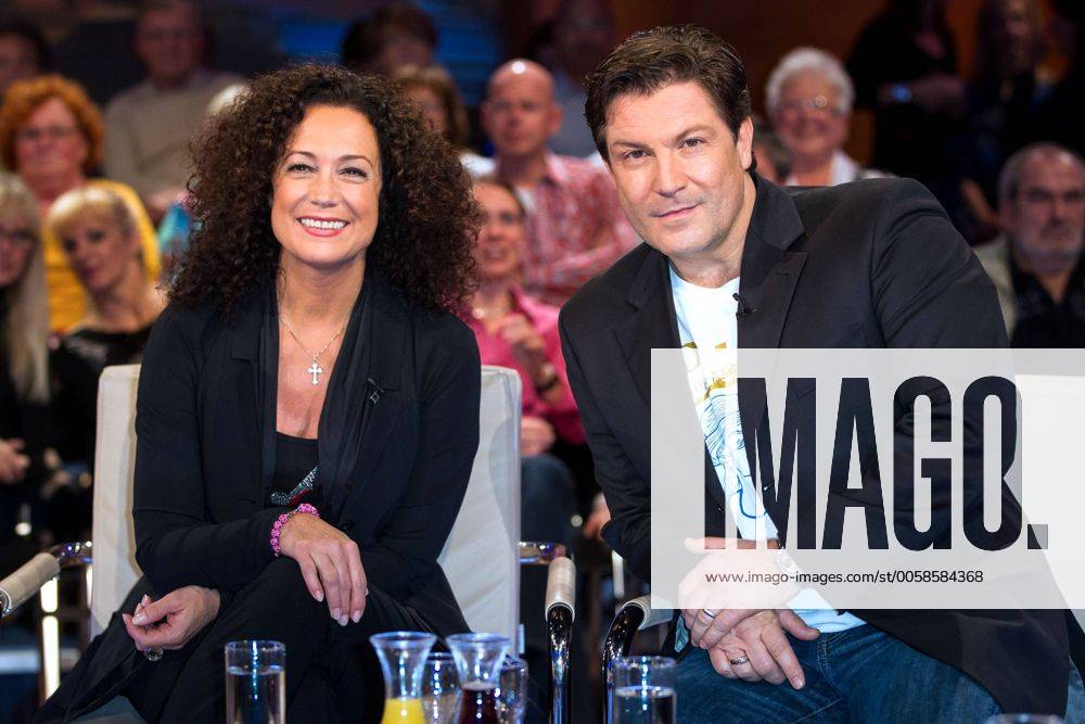 MDR - Riverboat. Schauspieler Francis Fulton-Smith und Schauspielerin Barbara Wussow ( beide GER ) anläßlich der MDR - Talkshow Riverboat am 12.10.2012 im Studio 3 der Mediacity Leipzig.