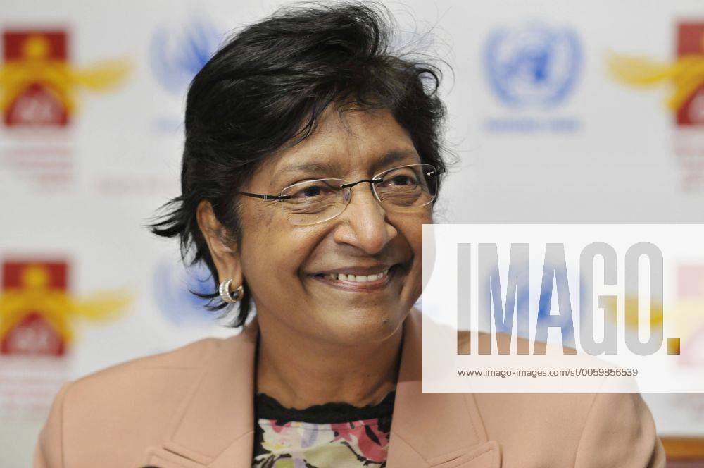 Erste Pressekonferenz der neuen UN-Hochkommissarin für Menschenrechte, Navanethem Pillay, am Mittwoch (02.10.08) in Genf. Mehrere Millionen Menschen sind nach UN-Angaben weltweit unrechtmäßig in Lagern oder Gefängnissen eingesperrt. Es ist höchste Zeit, dass wir gegen diese versteckten und enorm großen Menschenrechtsverletzungen stärker vorgehen , sagte Pillay. Das Hochkommissariat startet am Montag (06.10.08) eine weltweite Kampagne für die Freilassung von Gefangenen, die ohne Rechtsgrundlage in Haft sind. (Siehe epd-Bericht vom 02.10.08) DER ABDRUCK DES EPD-FOTOS IST HONORARPFLICHTIG! Erste Pressekonferenz der neuen UN-Hochkommissarin für Menschenrechte Navanethem Pillay 267949