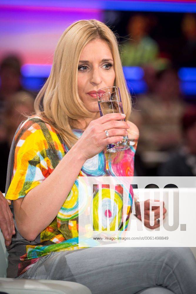 MDR - Riverboat. Sängerin Stefanie Hertel anläßlich der MDR - Talkshow Riverboat am 09.05.2014 im Studio 3 der Mediacity Leipzig.